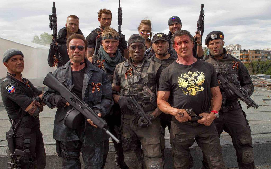 1024x640, 106 Kb / Неудержимые, Шварц, Сталоне, Стэйтем, Снайпс, Лундгрен, Бандерас, беркут, флаги, георгиевская, лента, орёл, герб, Россия, политота, фотошоп