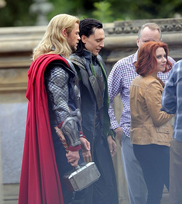 761x853, 218 Kb / Тор, Локки, молот, попка