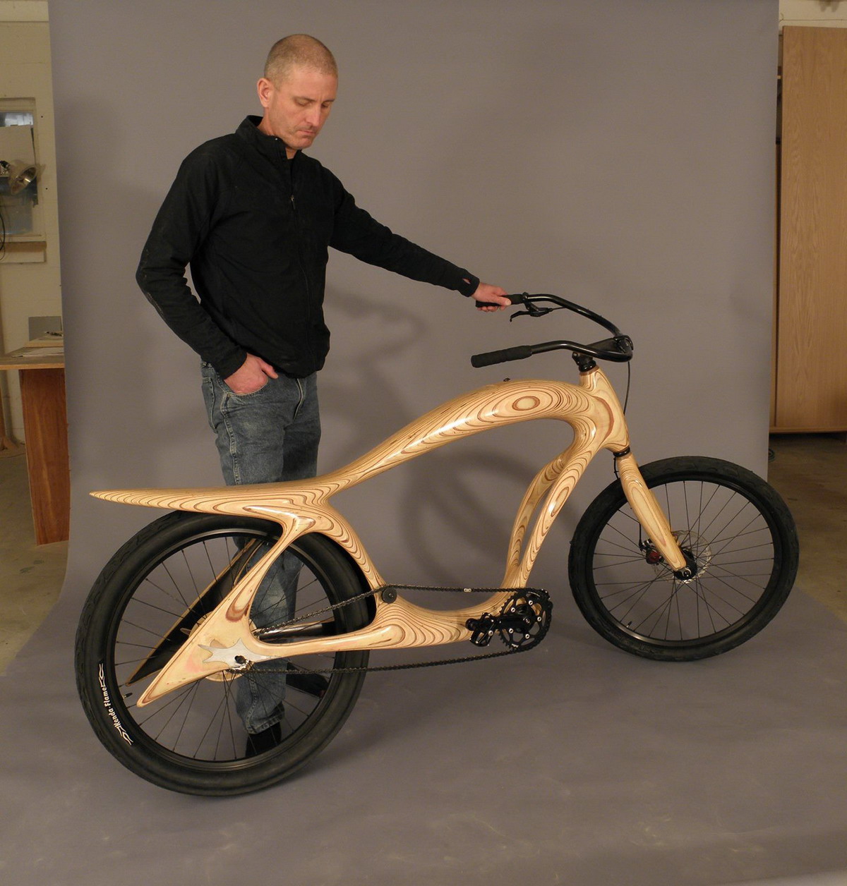 1200x1256, 269 Kb / велосипед, дерево, мужик