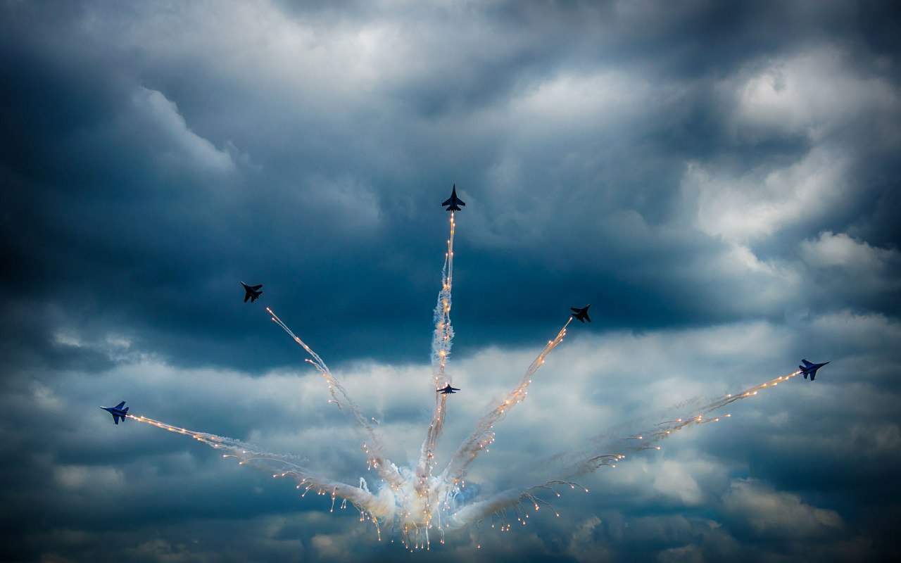 1280x800, 95 Kb / Русские Витязи, авиашоу, тучи, су-27