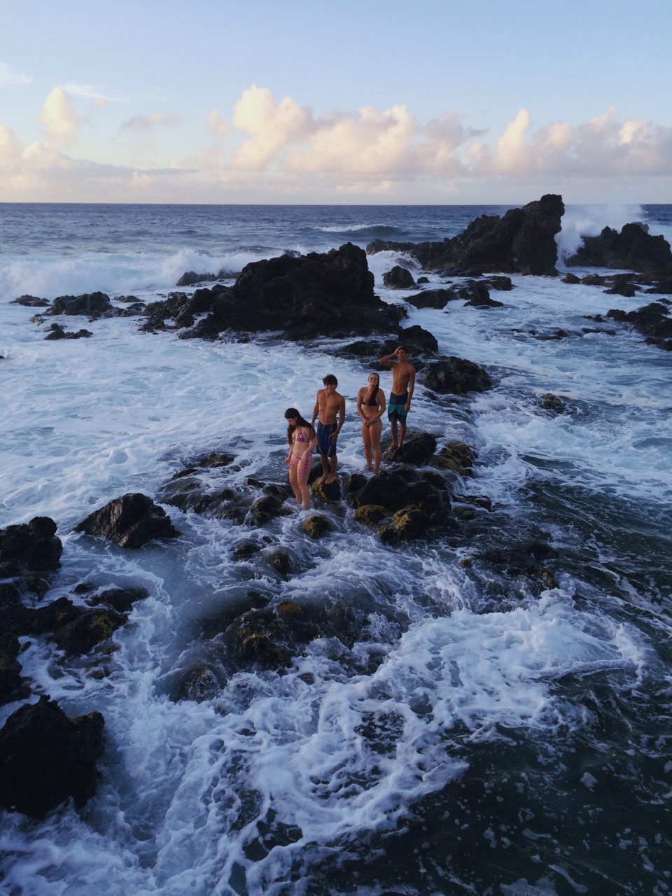 960x1280, 323 Kb / море, волны, купальник, скалы