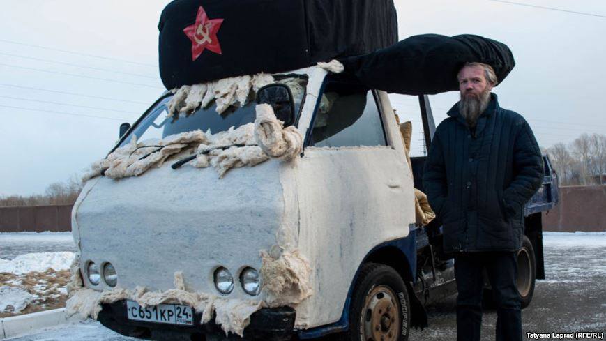 869x489, 52 Kb / грузовик, ушанка, вата, борода