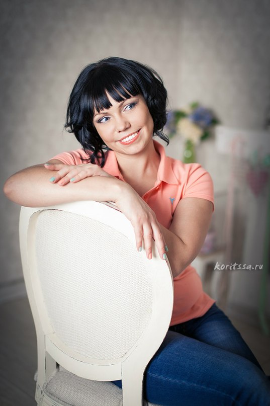 537x807, 62 Kb / стул, брюнетка, улыбка, врач, педиатр