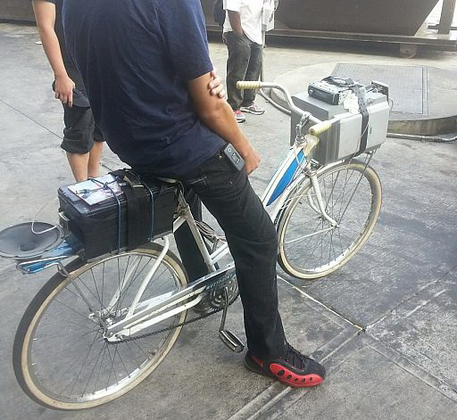 512x471, 88 Kb / велосипед, аккумулятор, динамик, аудиосистема, плеер