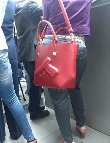 360x469, 51 Kb / сумка, пистолет, тиснение