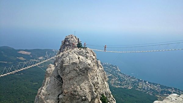 600x337, 33 Kb / Крым, Ай-Петри, гора, мостик, берег, море