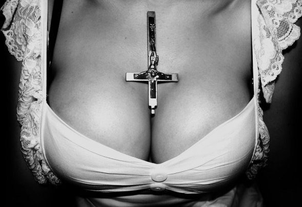 589x404, 43 Kb / крест, ч/б