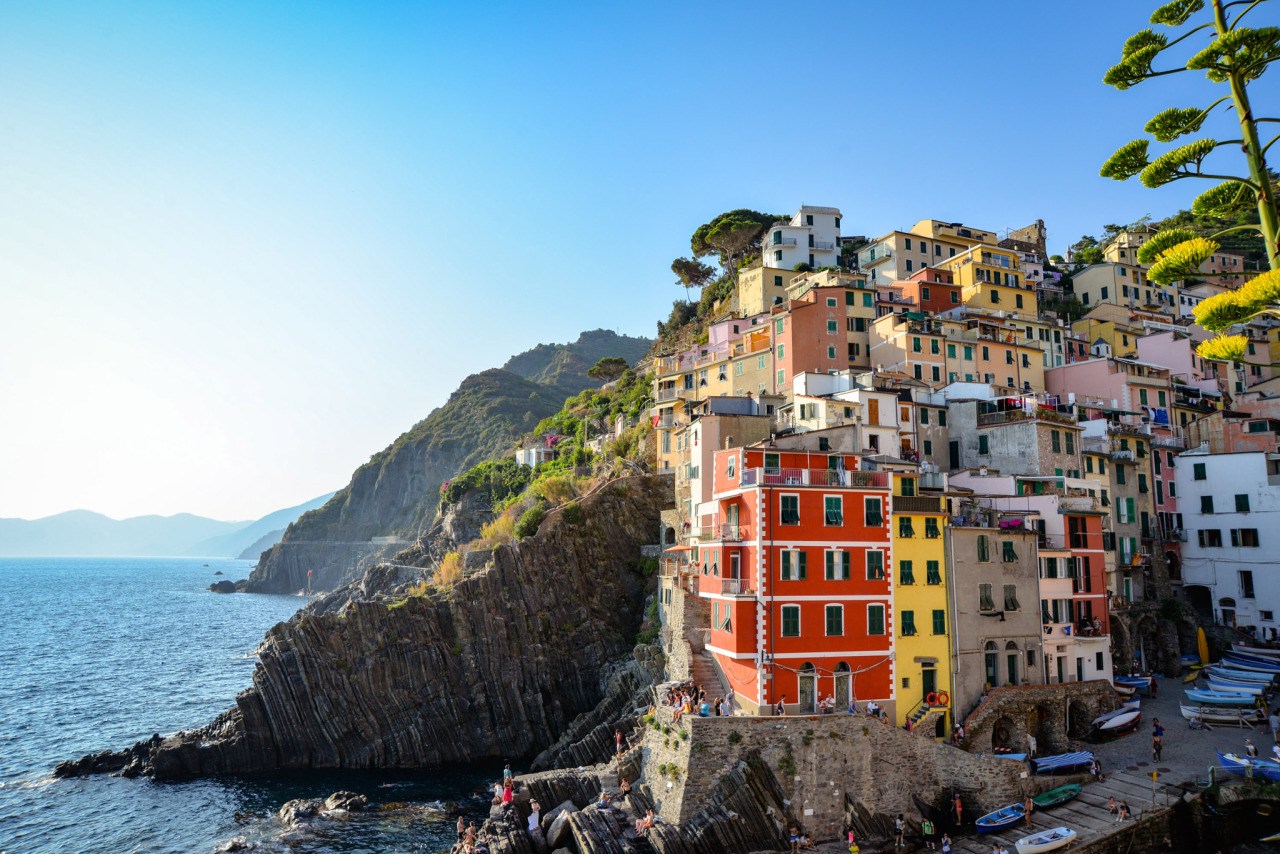 1280x854, 312 Kb / море, горы, домики, разноцветные