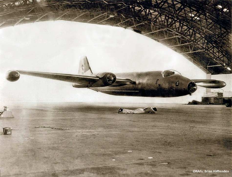 950x722, 80 Kb / Самолёт, человек