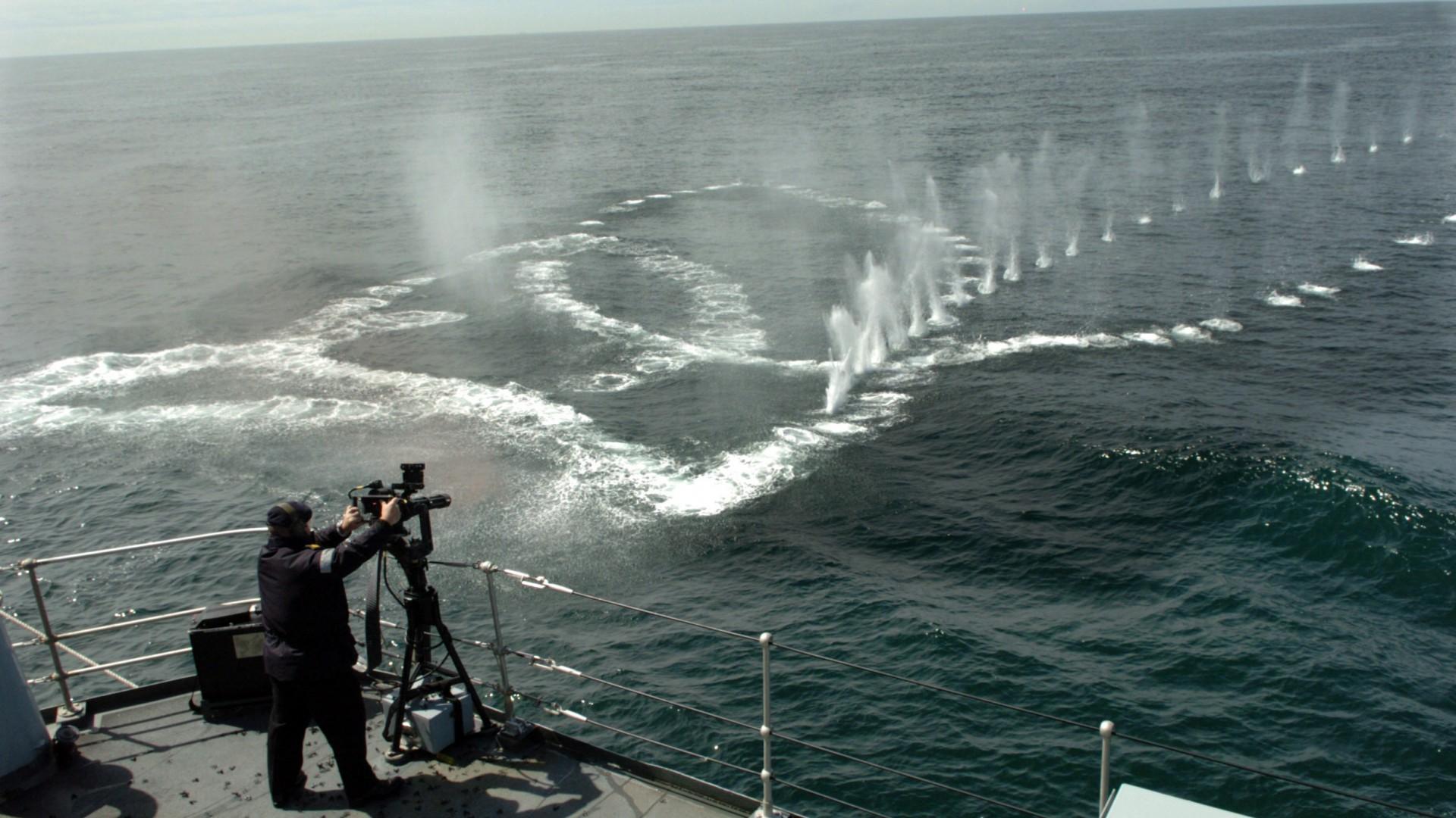 1920x1080, 221 Kb / Море, пулемет, Гаттлинга