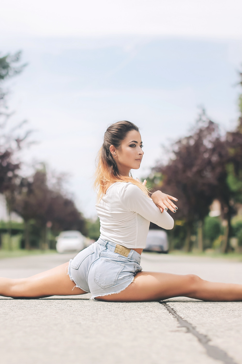 1000x1500, 224 Kb / шорты, шпагат, джинса, ноги, бетонка