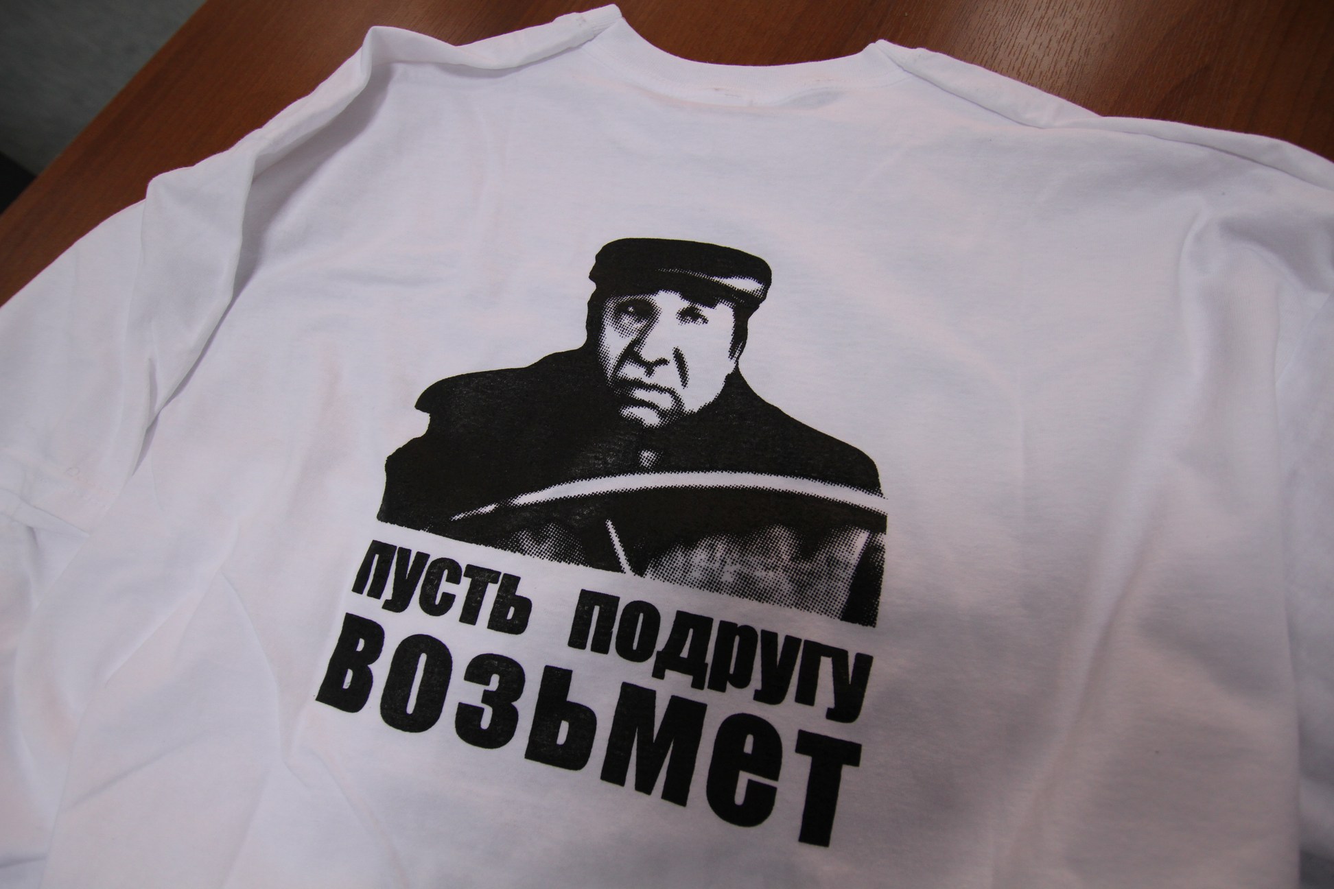 1944x1296, 288 Kb / мкртчян, майка, подруга, мимино