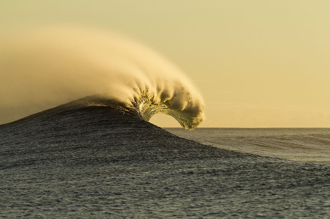 1100x733, 159 Kb / Волна, брызги