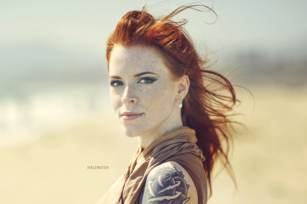 1024x681, 233 Kb / рыжая, тату, роза, веснушки