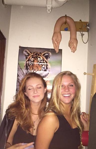 386x600, 27 Kb / девки, селфи, приблуда