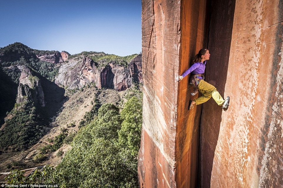 962x640, 254 Kb / Скала, альпинист