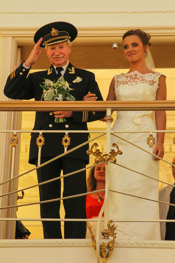 560x840, 168 Kb / мезальянс, краско, загс, свадьба