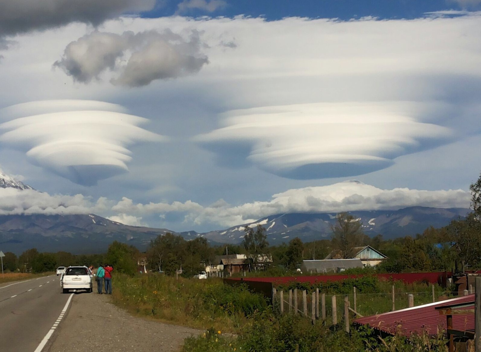 1592x1166, 253 Kb / Камчатка, вулканы, облака