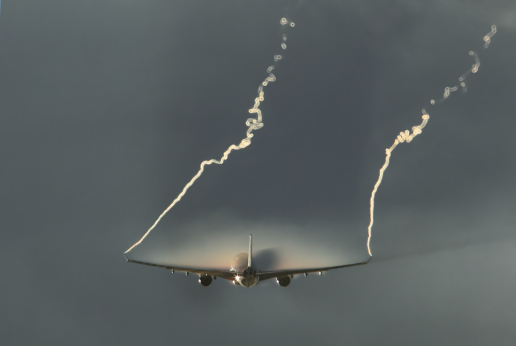 1024x687, 121 Kb / Самолёт, дымка