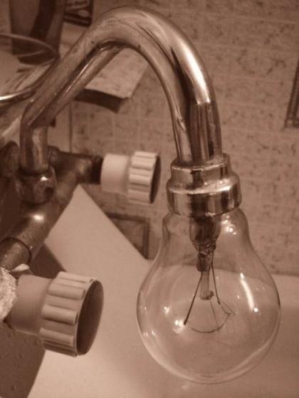 420x559, 27 Kb / кран, лампочка