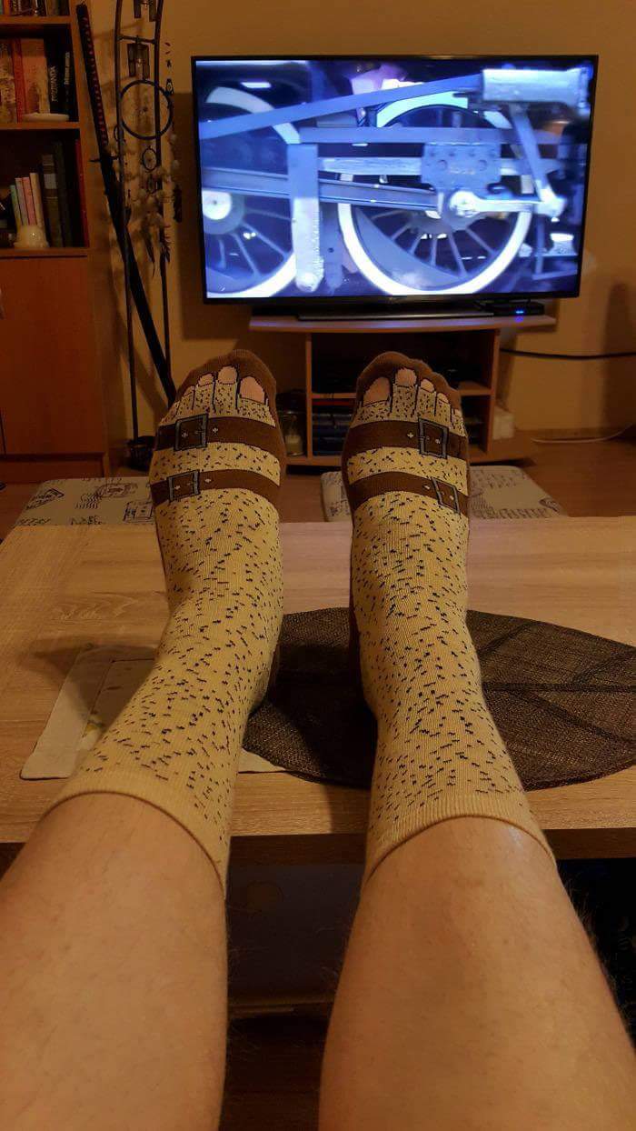 700x1244, 90 Kb / носки, сандали