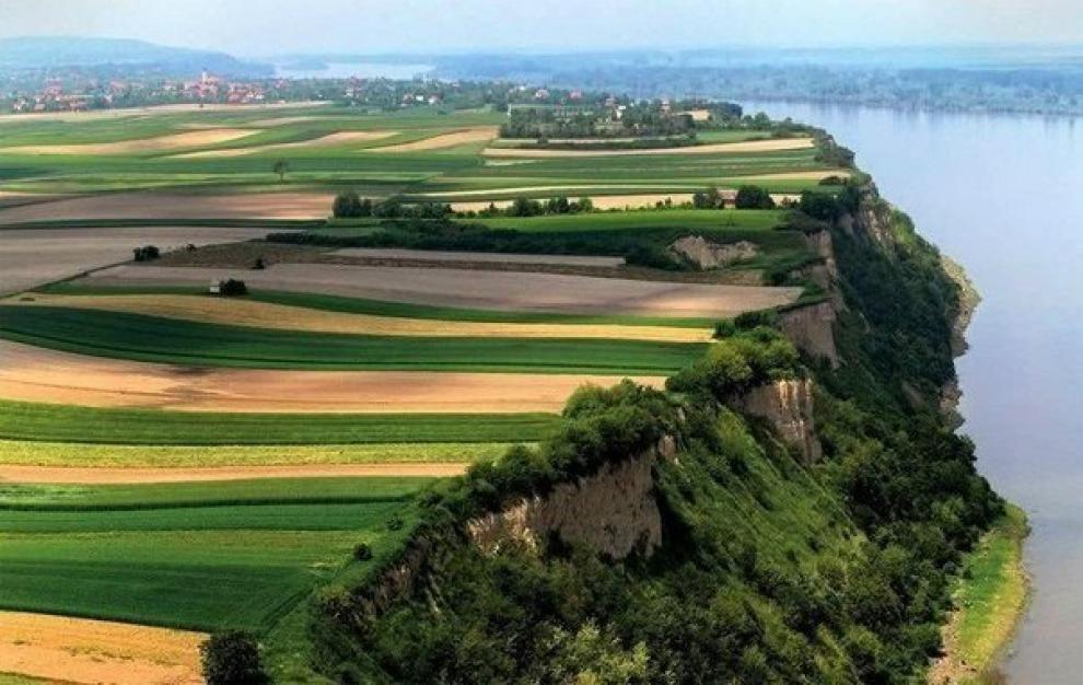 990x626, 94 Kb / Обрыв, берег, поля