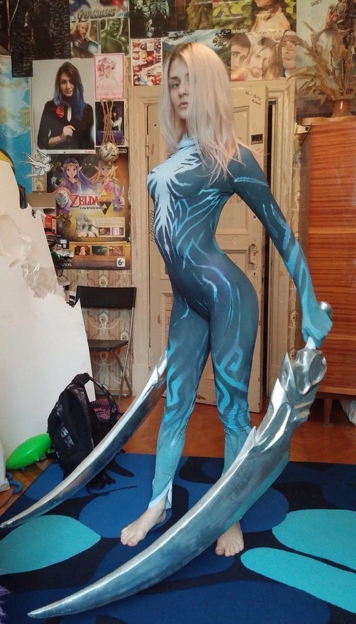 700x1225, 208 Kb / Дверь, мечи, косплей, dota2