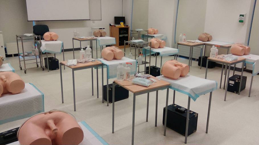 910x509, 51 Kb / класс, дилдо, манекен