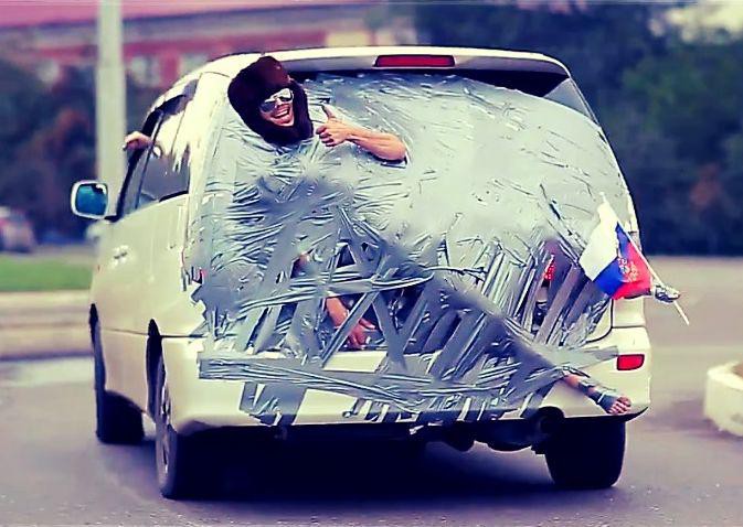 673x478, 72 Kb / Скотч, очки, флаг, ушанка, россия