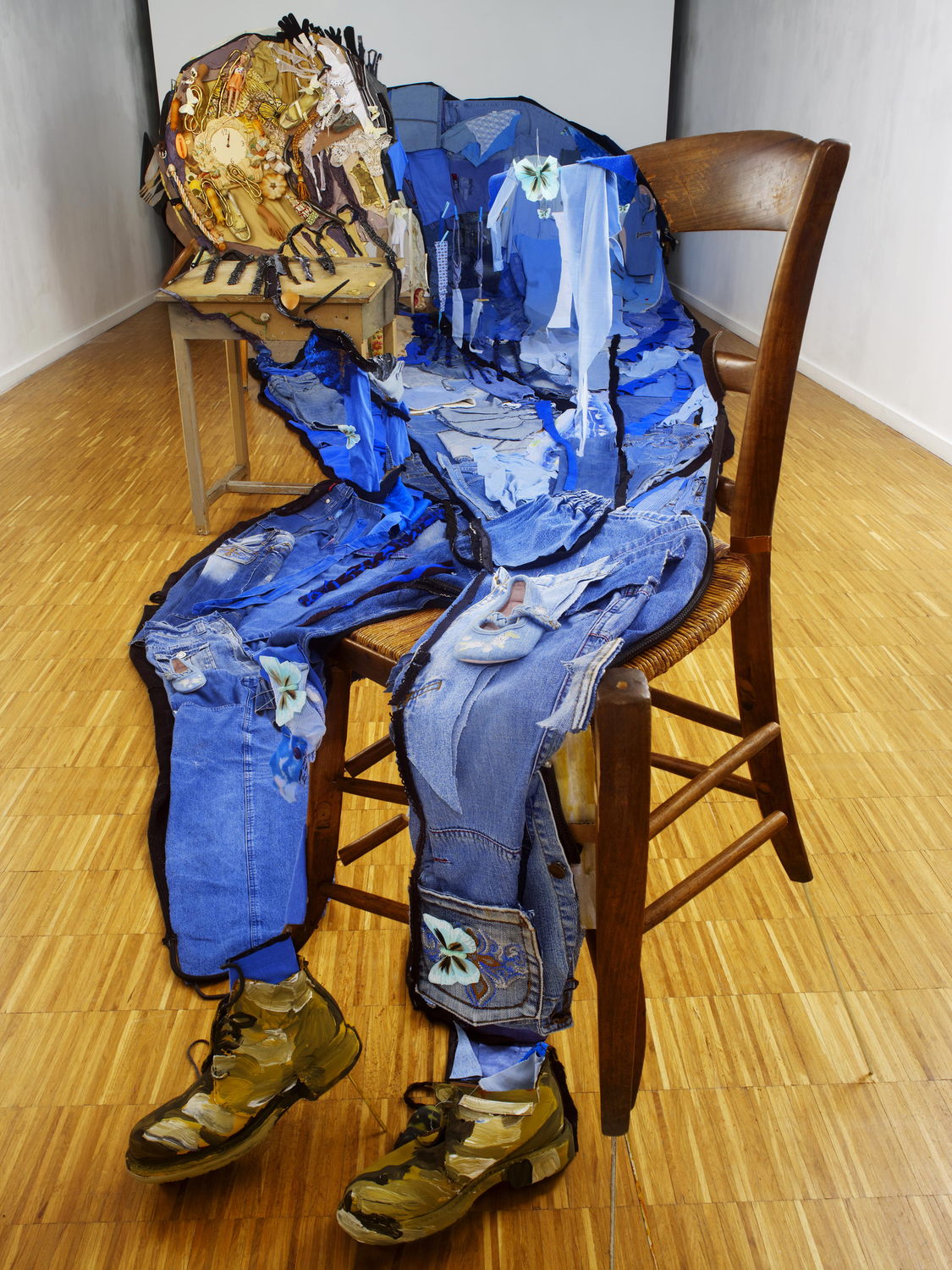 1125x1500, 390 Kb / винсент ван гог, на пороге вечности, стул, старик, инсталляция