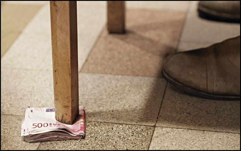 800x503, 55 Kb / стол, деньги