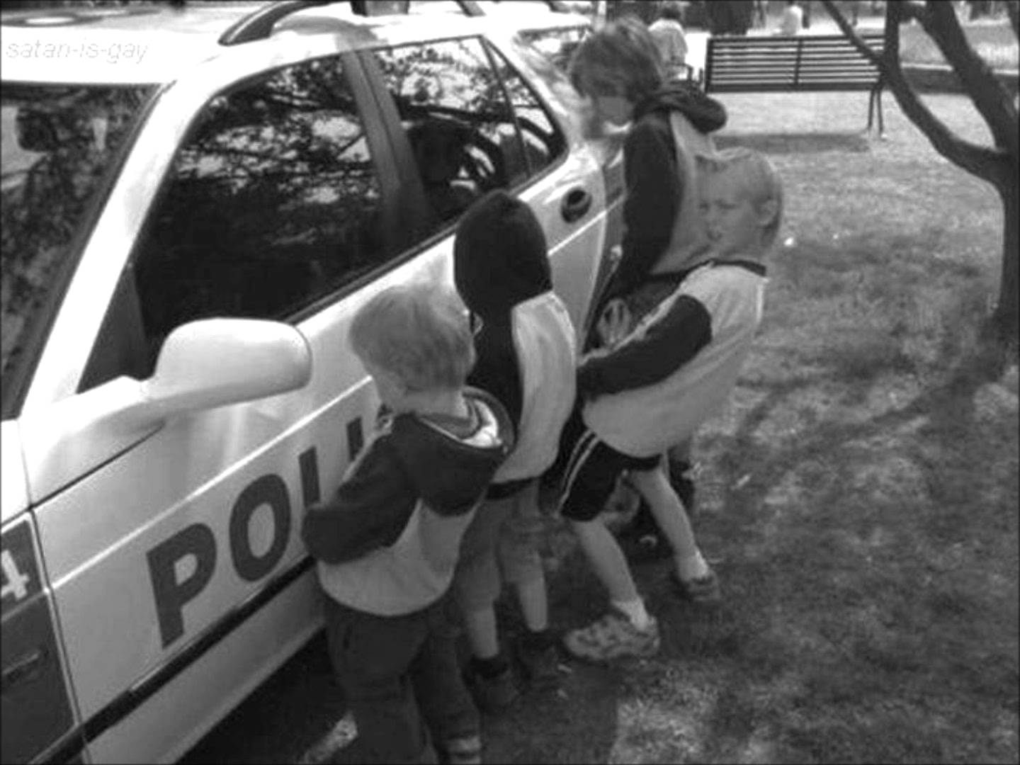 1440x1080, 120 Kb / ч/б, полиция, дети