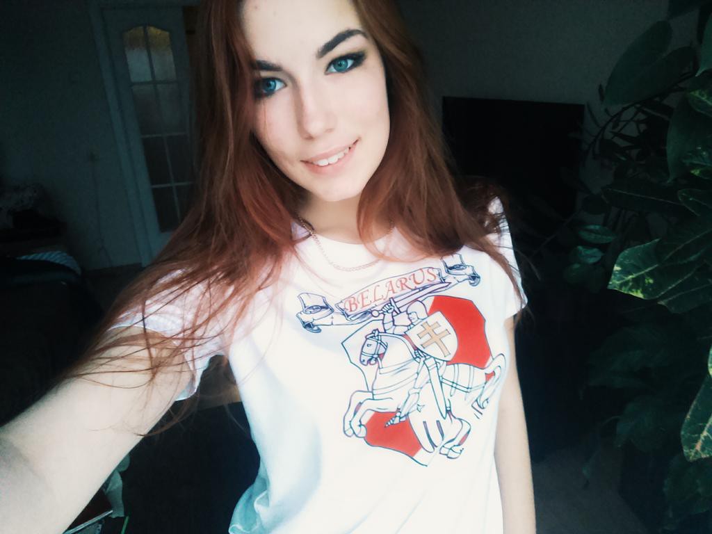 1024x768, 79 Kb / Беларусь, герб, погоня, шатенка