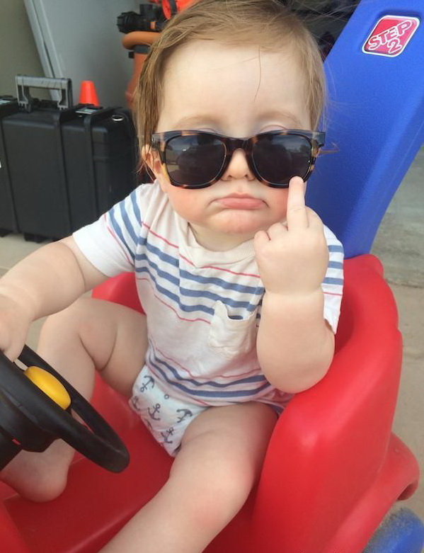 599x781, 123 Kb / фак, палец, очки, ребенок