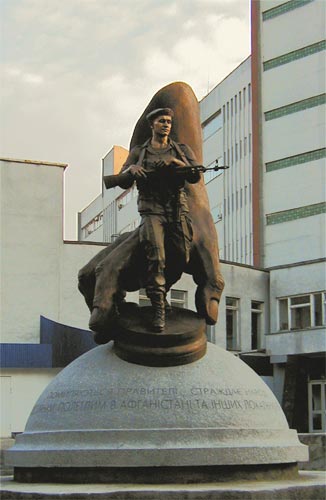 326x500, 27 Kb / пешка, памятник, солдат