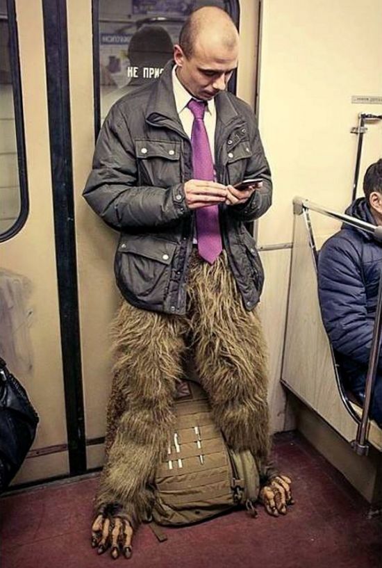 550x817, 81 Kb / вагон метро, рюкзак с molle, мохнатые штаны