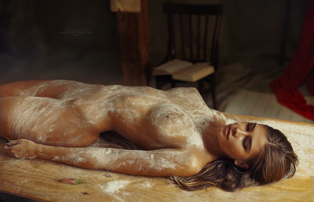 1000x644, 99 Kb / Стол, мука, книга