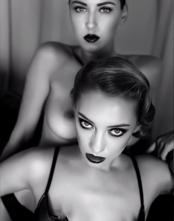 606x768, 46 Kb / девки, ч/б