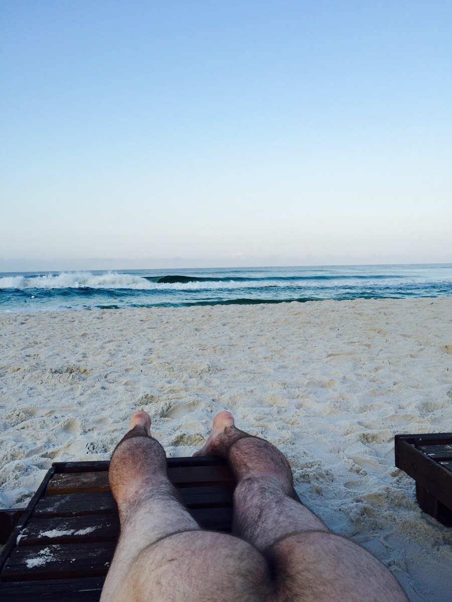 900x1200, 266 Kb / пляж, лежак, жопа, волосатый