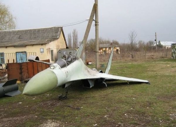 600x433, 50 Kb / СУ-27, самолёт, хозяйство, ракета, пригодится, столб, забор