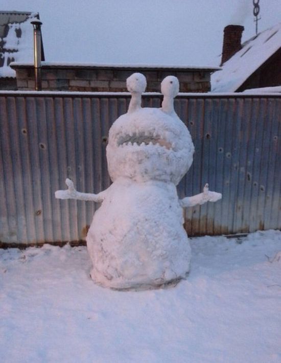 550x710, 45 Kb / Снеговик, забор, инопланетянин