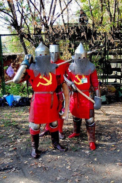 402x604, 121 Kb / рыцари, серп и молот, кольчуга, реставраторы