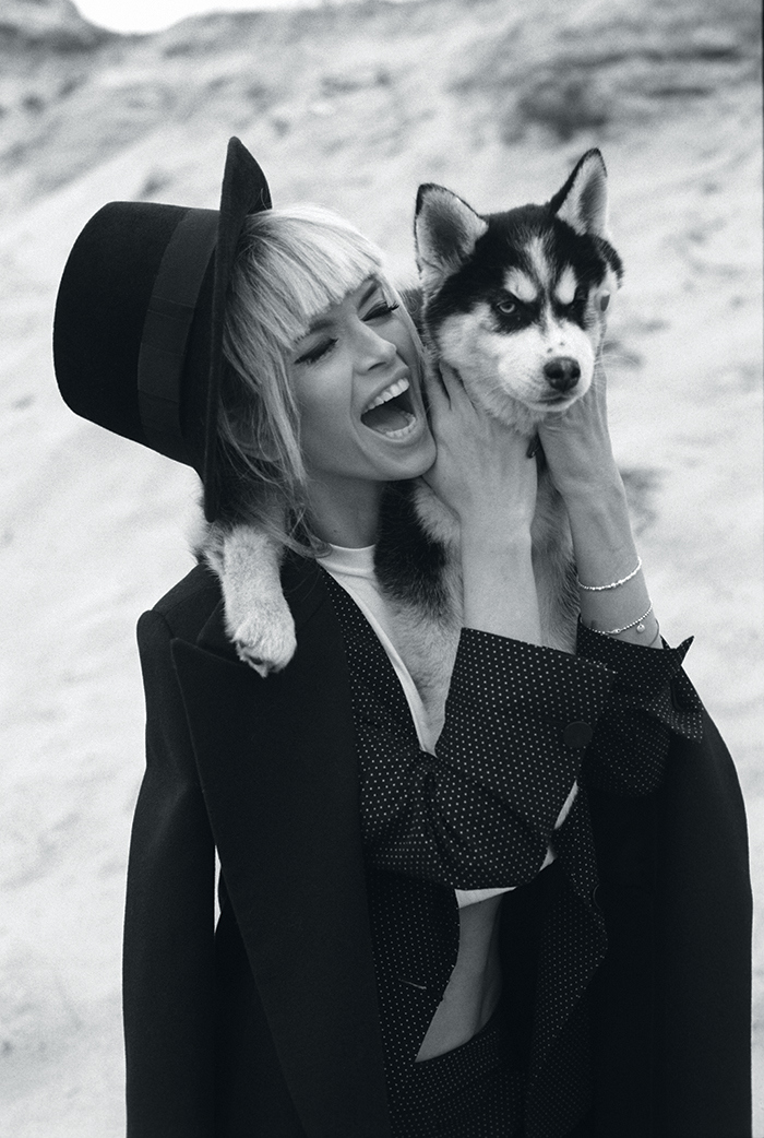 700x1042, 368 Kb / вера брежнева, ч/б, щенок, шляпа, горошек, цепочка, хаски