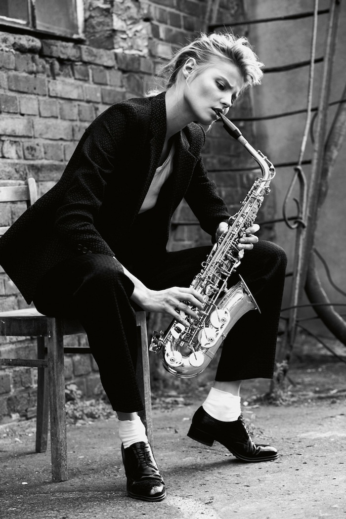 700x1050, 200 Kb / саксофон, ч/б, модель