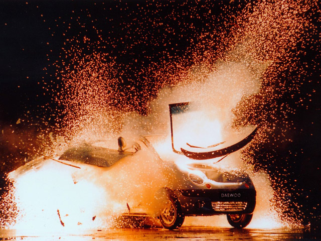 640x480, 146 Kb / взрыв машины