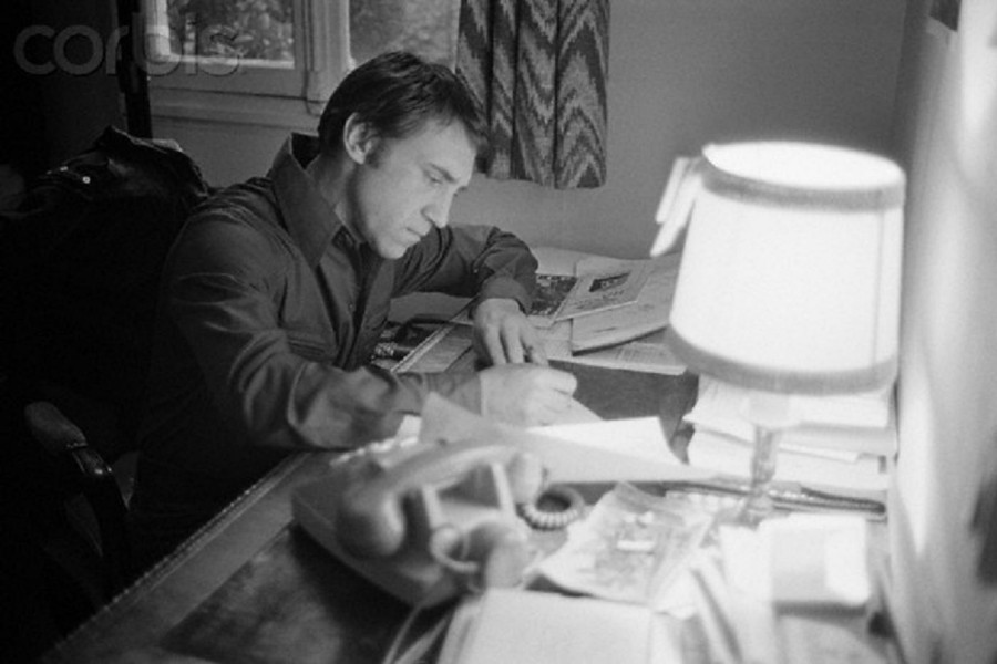 900x600, 80 Kb / Высоцкий, день рождения, стол, работа, ч/б