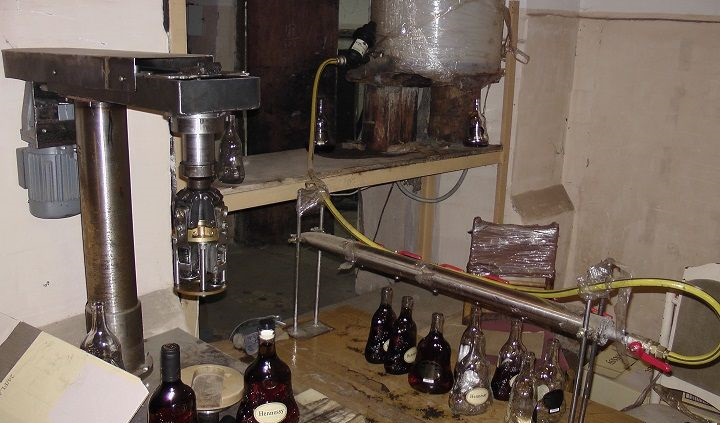 722x425, 102 Kb / хеннеси, розлив, подпольный