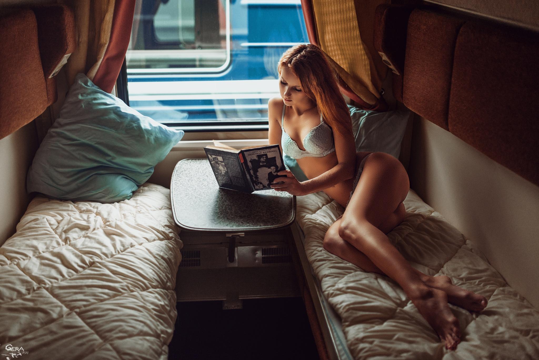 2048x1367, 303 Kb / Вагон, купе, книга