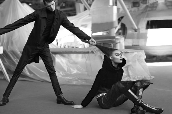 601x400, 66 Kb / ч/б, брови, сапоги, кожанные штаны, костюм