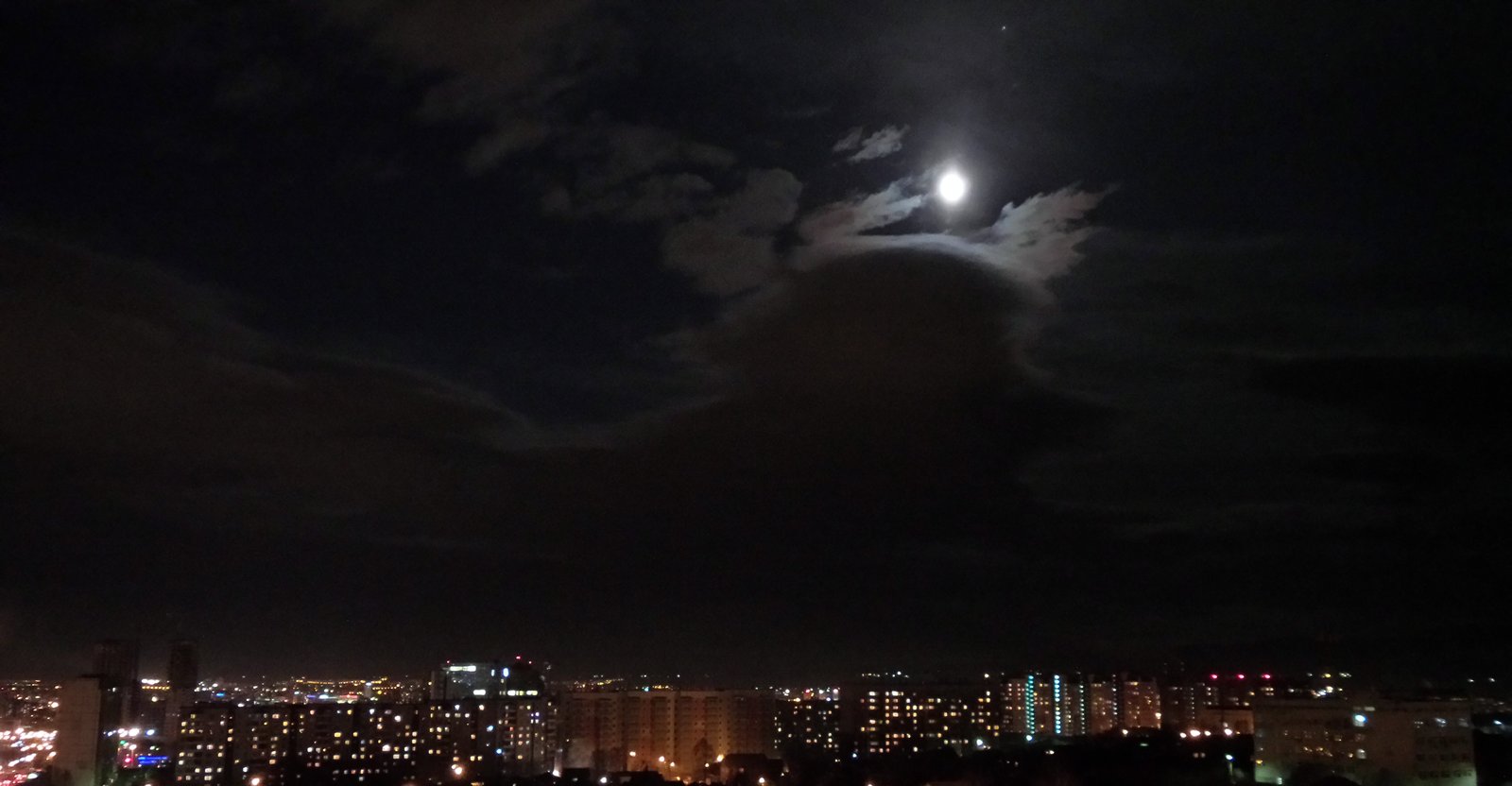 1600x832, 114 Kb / ночь, город, луна, облако, Красноярск